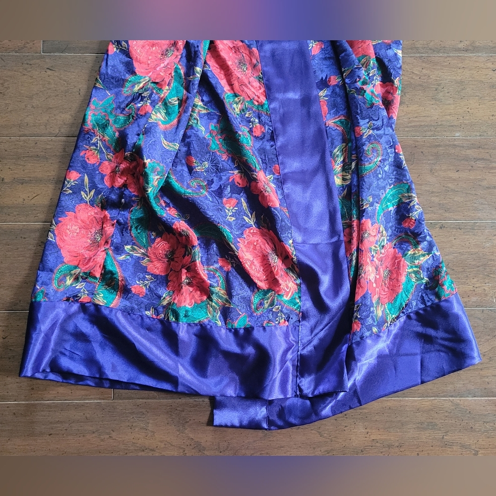 Vintage Victoria's Secret Robe - Picture 6 of 8